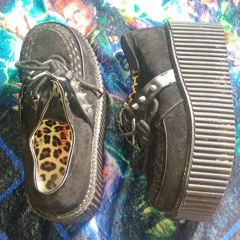 Demonia size 6